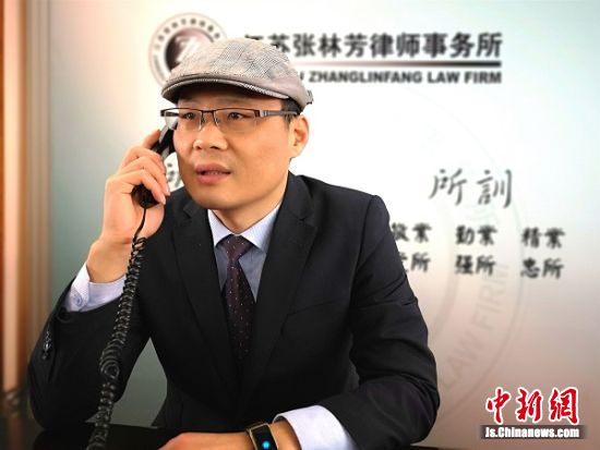 图二：江苏张林芳律师事务所律师黄纪成电话解答企业法律咨询