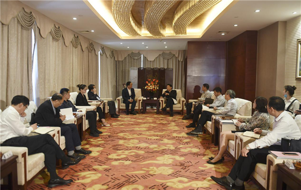 安徽省委常委虞爱华与一下科技CEO韩坤就线上文