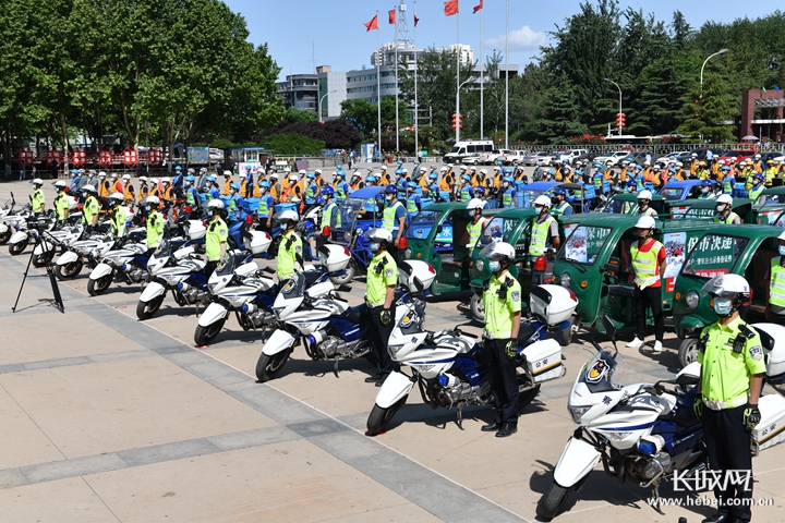 保定“一盔一带”守护安全出行行动启动警企共建，发挥重点行业示范引领作用