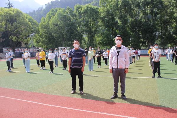 爱心企业施义举，浓浓情暖“开学季”