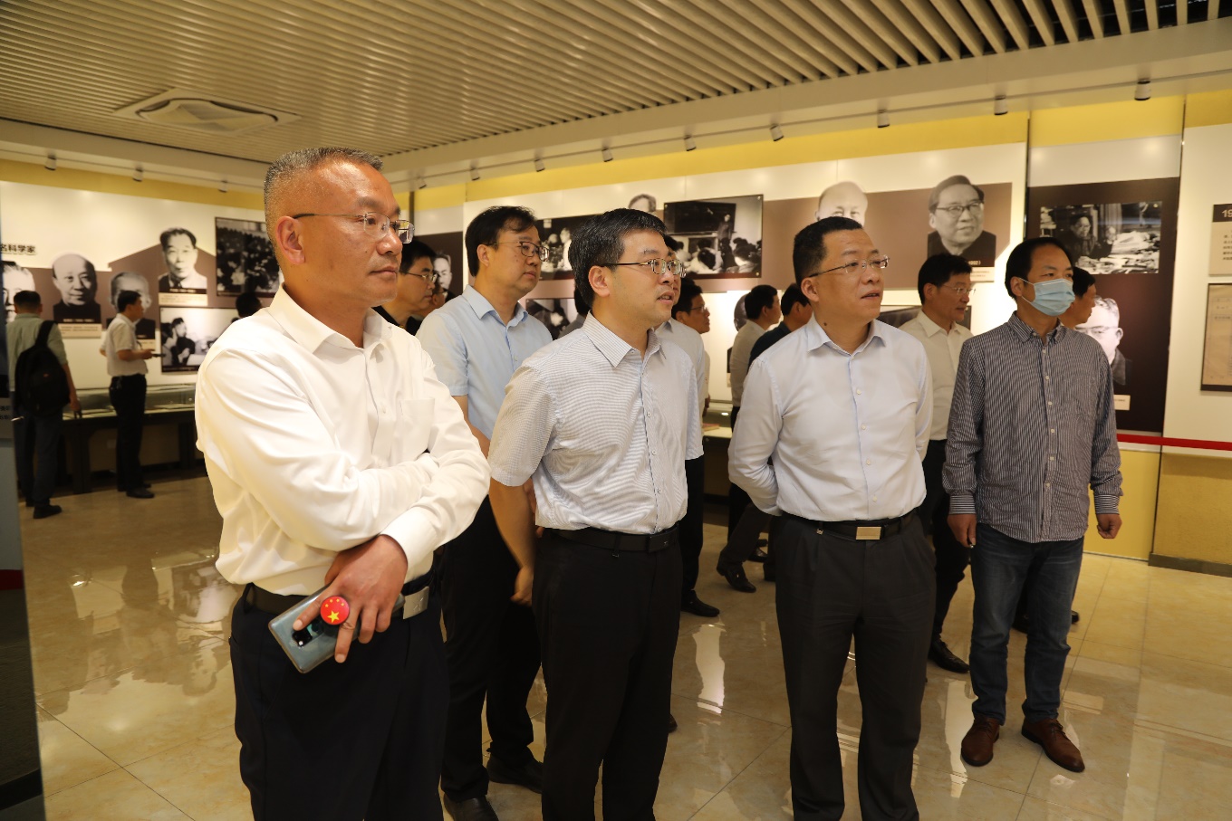 铜陵市党政代表团来校调研交流