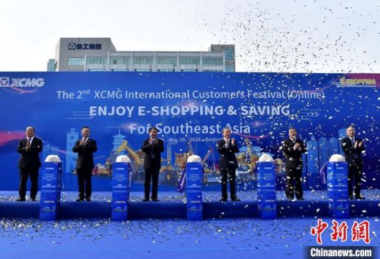 线上直播首场活动——东南亚专场开幕式现场。　朱志庚　摄