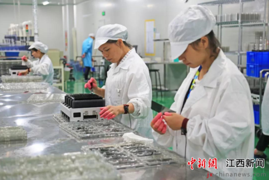 赣州经开区克服疫情影响做强“双首位”产业