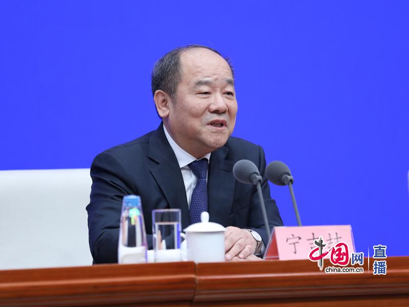 国务院新闻办就扎实做好“六稳”“六保”工作