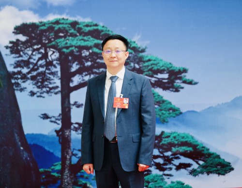 科大讯飞响应全国两会号召：科技扶贫，推动脱