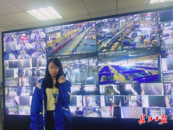 她是“运营监控员”，他是“情报分析师”，他