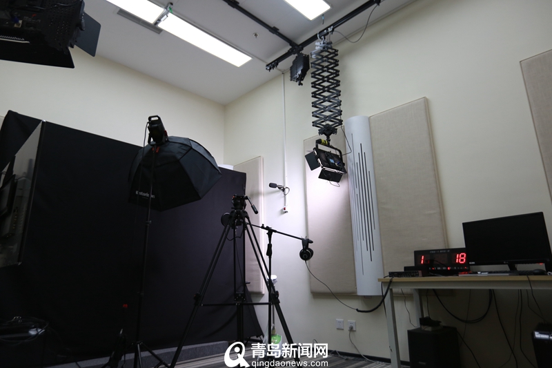 【视角】投百万元建直播间 线下线上融合或成教