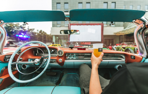 汽车影院回归|中国首家老爷车电影院上线啦