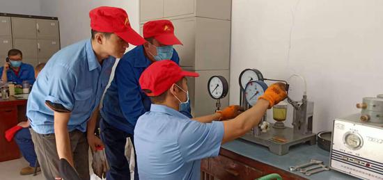 广汇热力公司创新“火车头”人才加油站