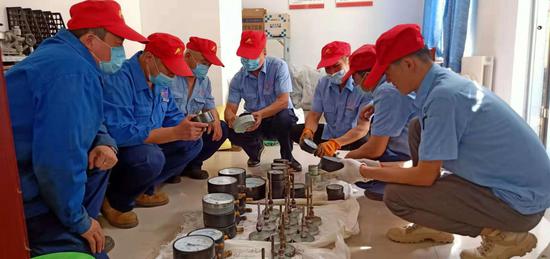 广汇热力公司创新“火车头”人才加油站