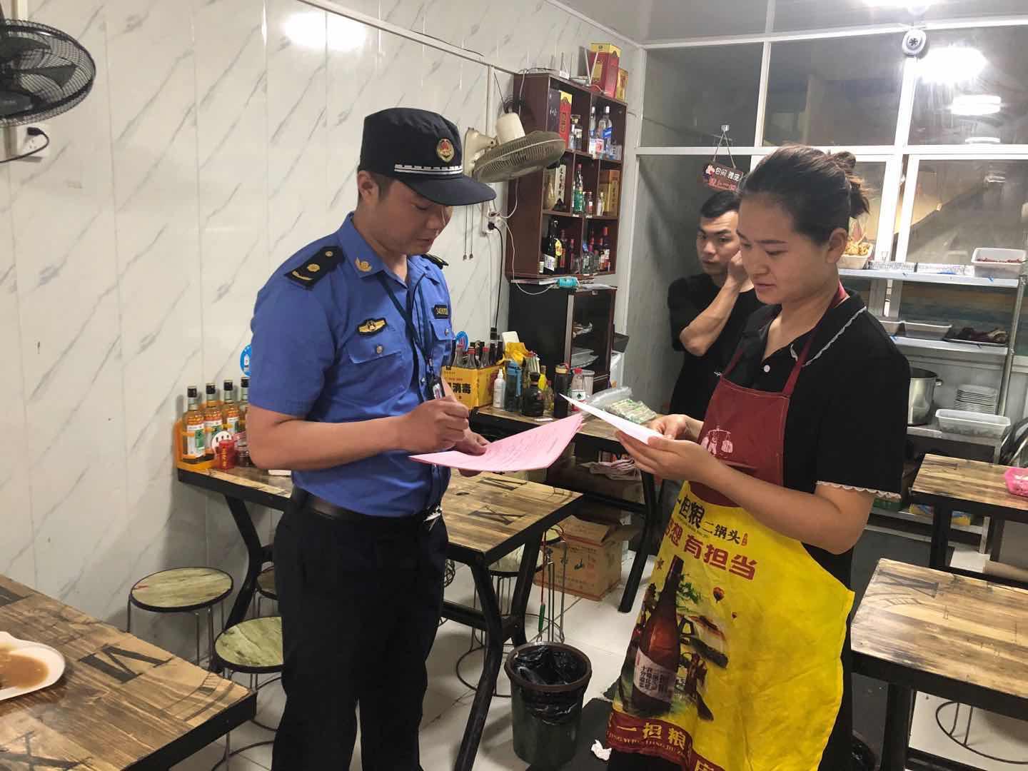 安徽阜阳：规范室外经营 助力经济复苏