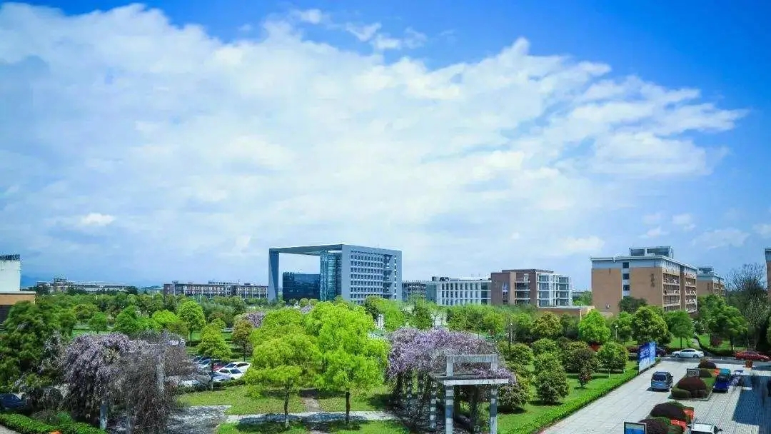 打造为产业赋能的人才洼地