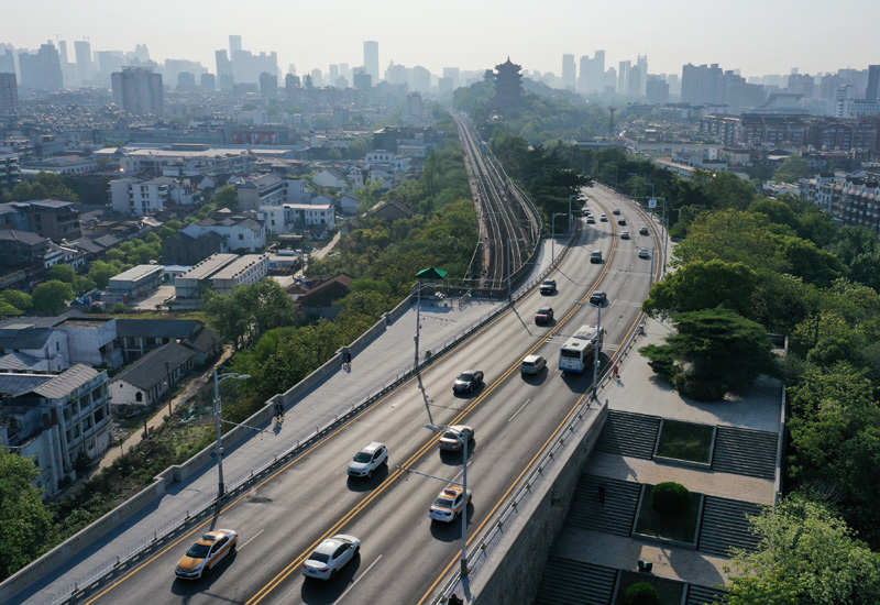 习近平总书记同出席2020年全国两会人大代表、政