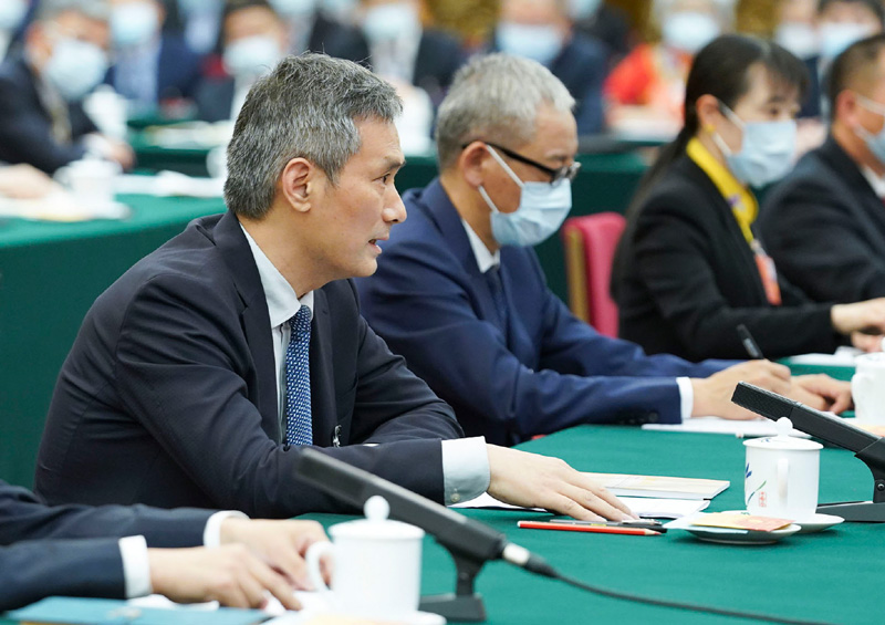 习近平总书记同出席2020年全国两会人大代表、政