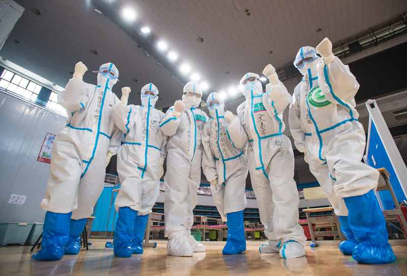 习近平总书记同出席2020年全国两会人大代表、政