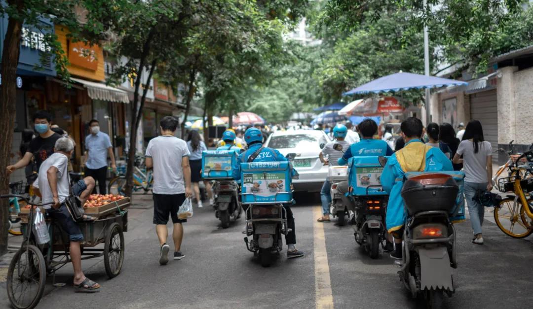 新闻周刊丨成都重启室外经营，是应急之策，还