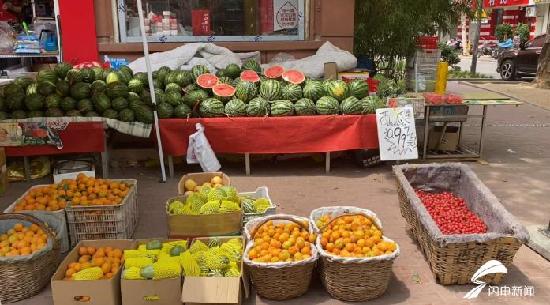 加强“放管服”盘活“地摊经济” ，让城市更有