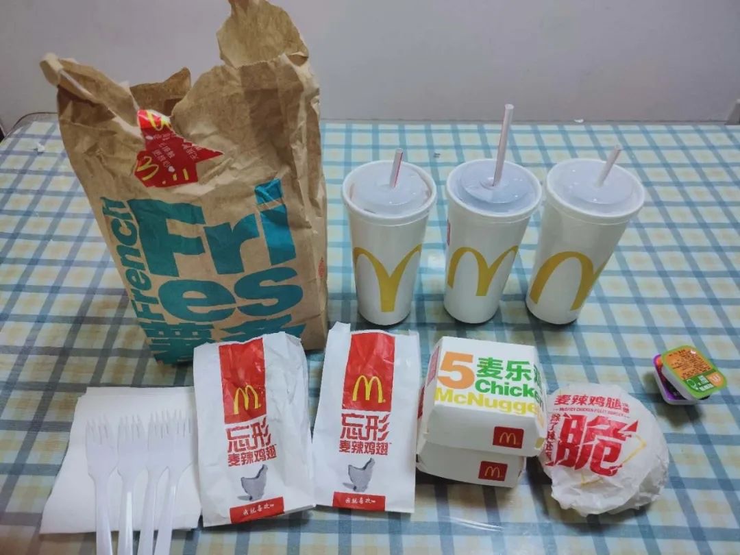 李佳琦与粉丝“约饭”，掀起一场直播新战