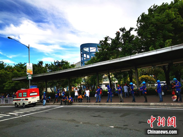 马尼拉“解封”：获准运营行业有序开启 市民自