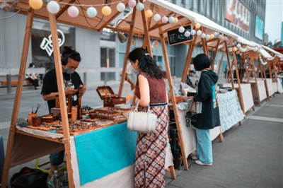 地摊大数据：成都每天增2千人开通收款码 这三个