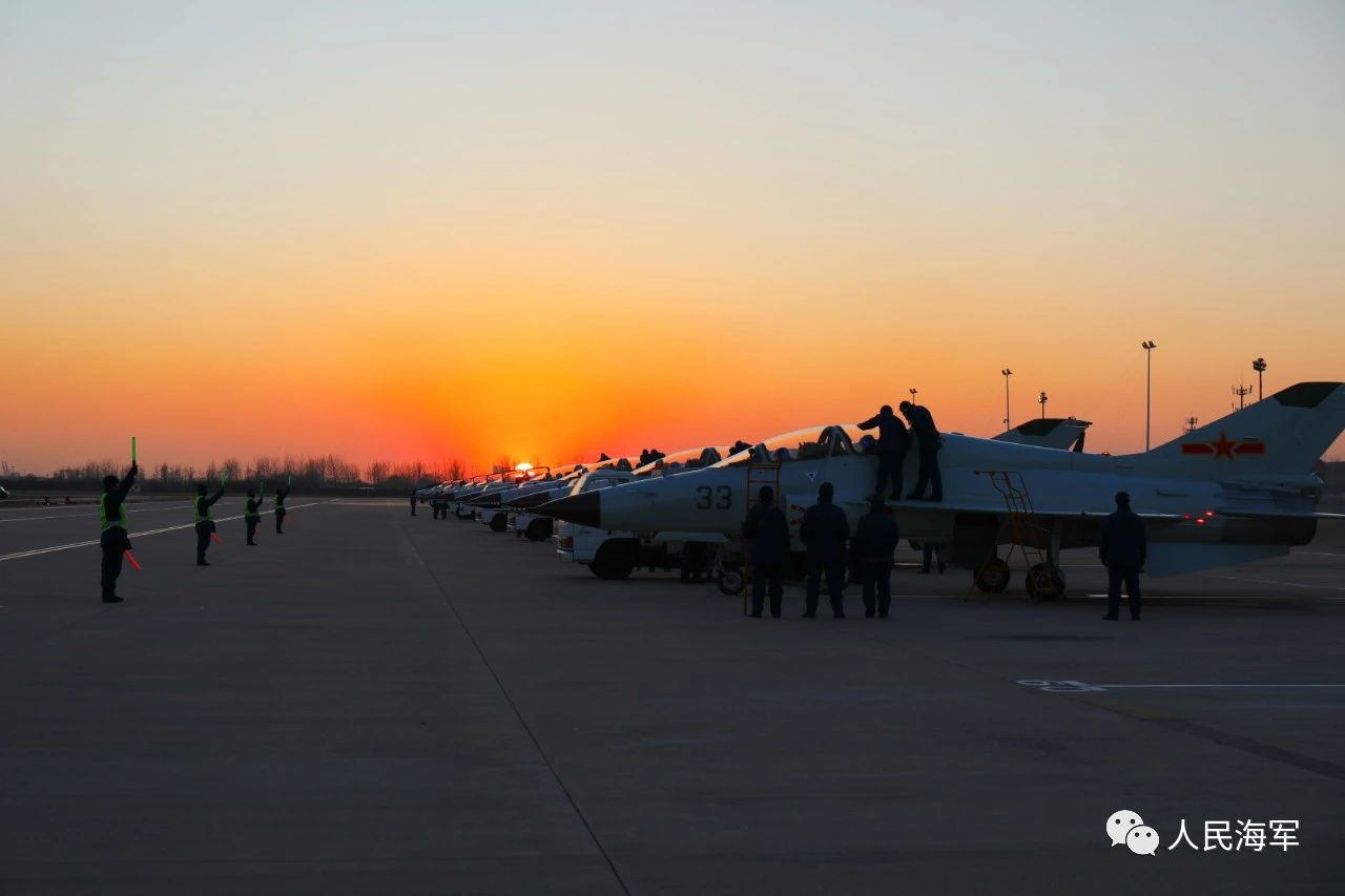 组图：没想到 原来这就是机务兵的日常