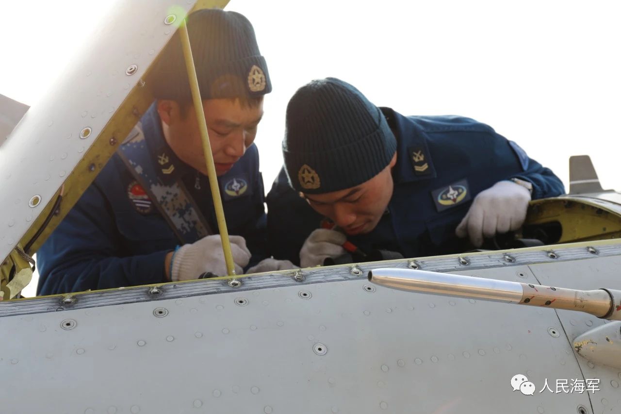 组图：没想到 原来这就是机务兵的日常
