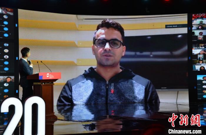 巴基斯坦青年学者在线交流。上海市教委供图 巴基斯坦青年学者在线交流。上海市教委供图