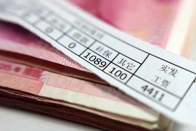 珠三角非私营单位工资已超10万！你拖后腿了吗？去年广东这3个行业“最赚”！