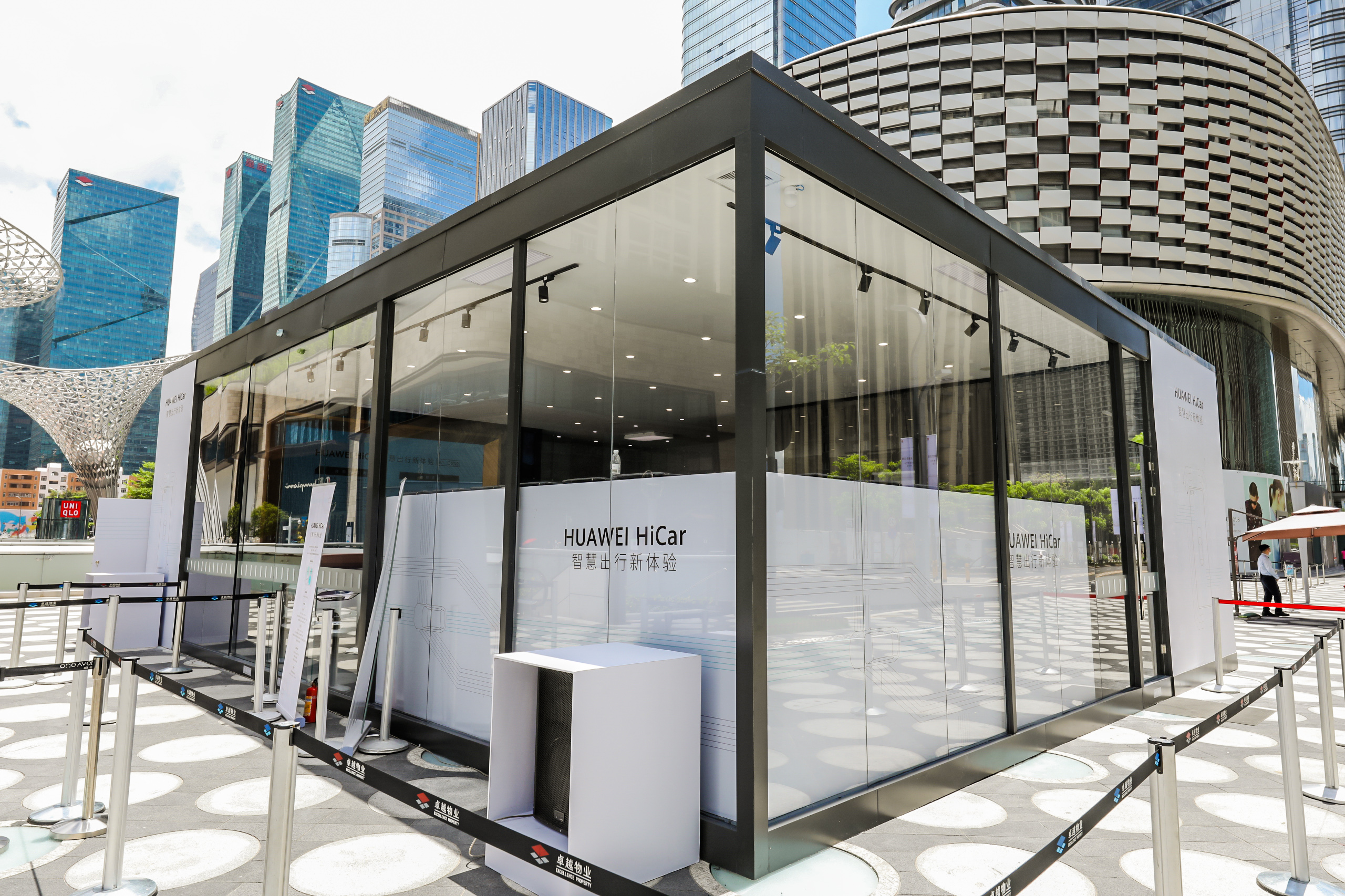 HiCar展馆真车演示出行“黑科技”