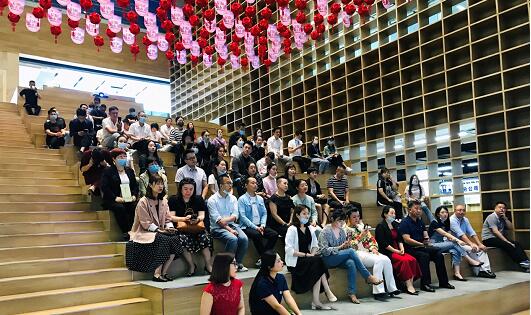 乌鲁木齐中小微企业搭伴“练摊” 这儿的“空间”更给力