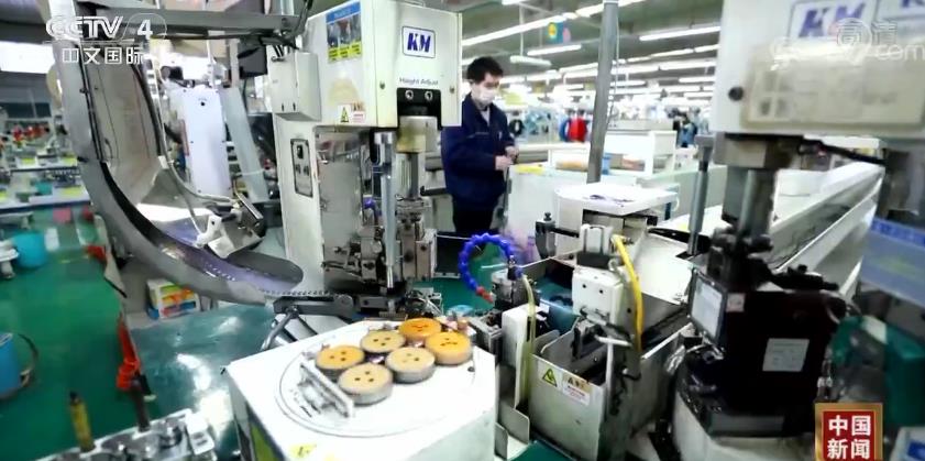 新闻观察：多措并举稳外贸基本盘 一系列实招硬