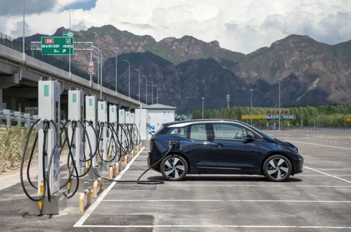 宝马新能源车主有福啦！以后都去国网充电，便