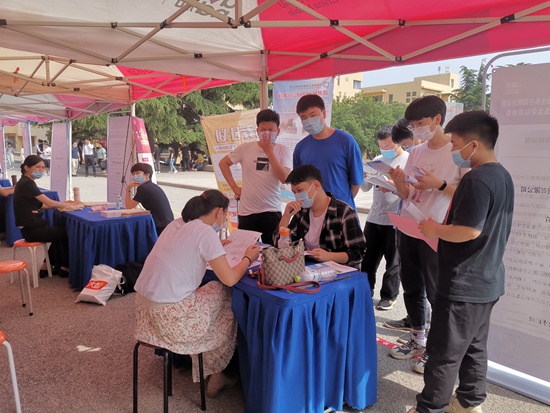 首场线下“淄博—名校人才直通车”活动在青岛大学举办