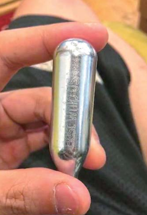 “笑里藏刀”何时了 多重身份导致笑气监管存在