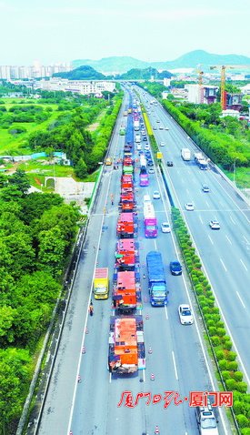 一次性完成所有工序！厦门首次大面积运用沥青就地热再生技术翻修高速路面