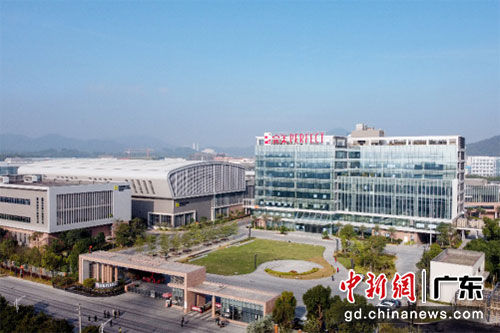 完美公司逐渐实现了“智能化+数字化”生产的全面转型 供图:完美公司 完美公司逐渐实现了“智能化+数字化”生产的全面转型 供图:完美公司