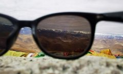 [财经]20年蓄力攀登行业高峰，明月镜片引领中国