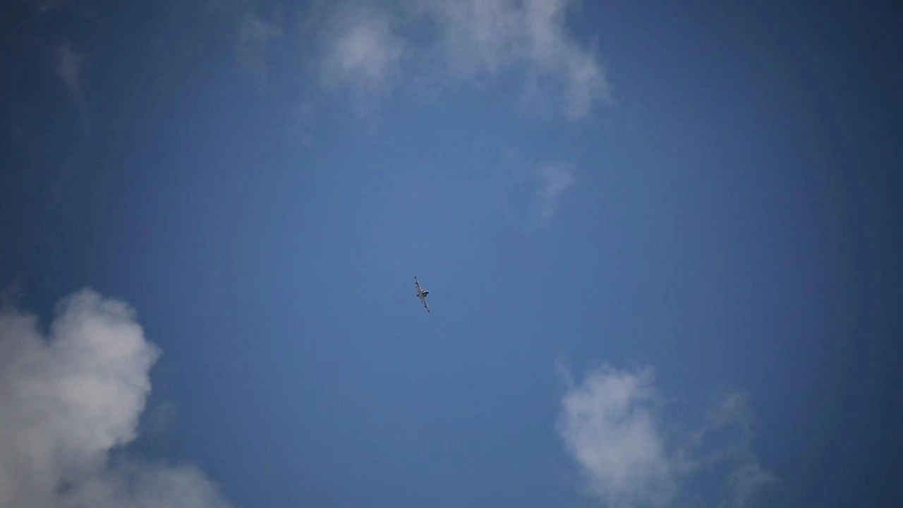 组图： 瞄准 发射！空军展开全武器实弹射击训练