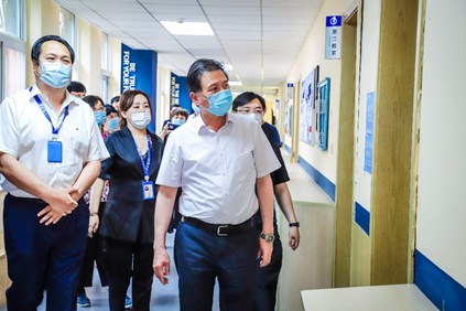 北京市教委副主任黄侃莅临新府学调研防疫情况