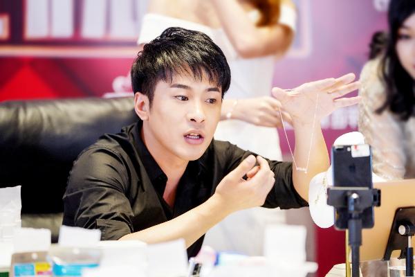 按摩椅卖了1.4亿 带货王辛巴辛有志回归突破行业