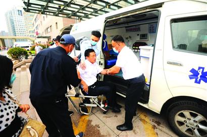 调查：记者跟随120急救车出诊 发现部分车主不知