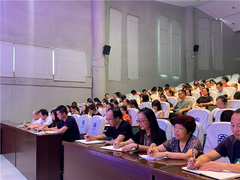 四川省邻水实验学校举行班主任经验交流分享会