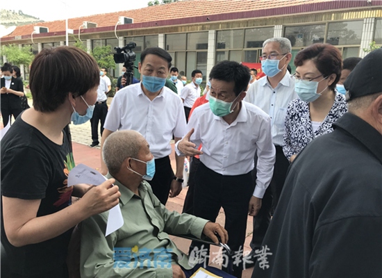 送医药送服务送政策！医保健康服务车“组团”开进村