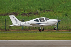 中国新一代初级教练机AG100首飞成功！