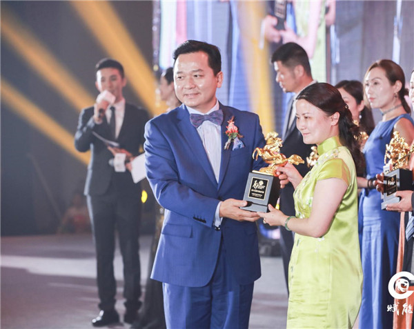 不只是荣耀，更是一座灯塔