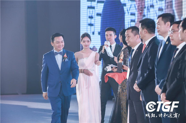 不只是荣耀，更是一座灯塔