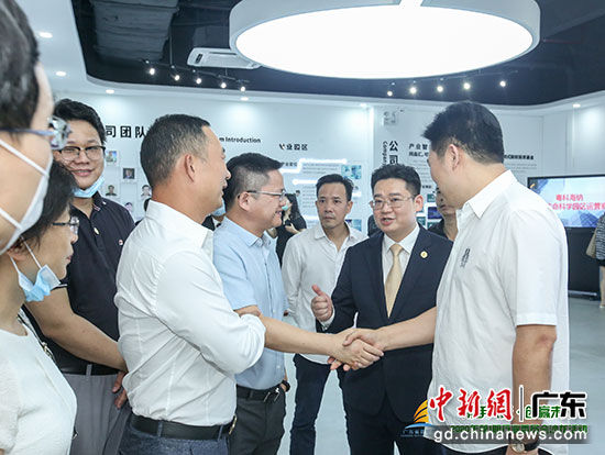 参会人员粤科检测园内参观交流。 供图:广东省青年商会 参会人员粤科检测园内参观交流。 供图:广东省青年商会