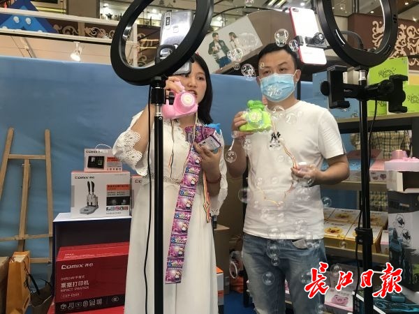 秀茶道搞试吃播试驾，汉口北打造武汉直播“选