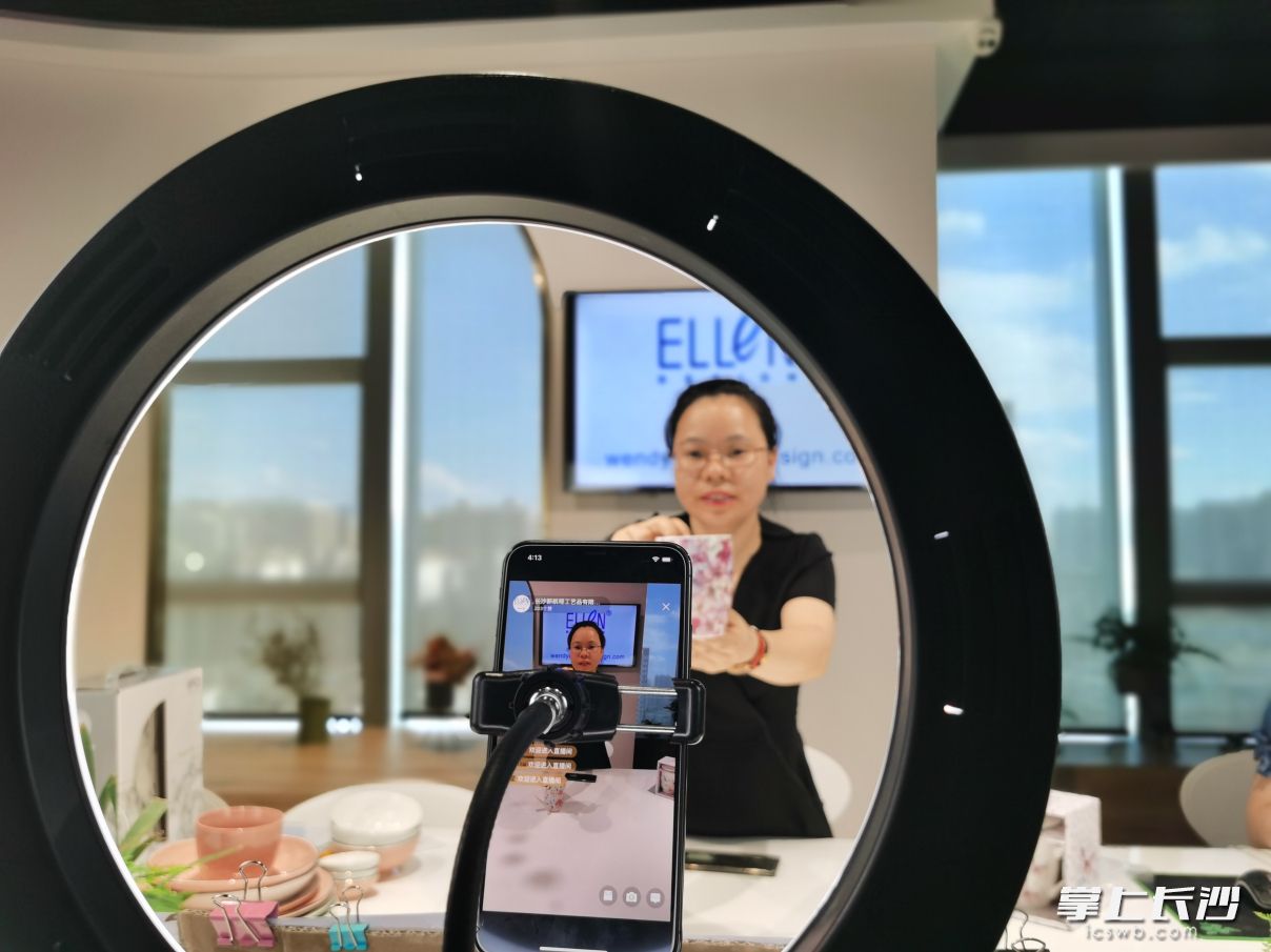 长沙新航程工艺品有限公司的英语直播。