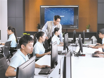 跳好校企深度协同育人“双人舞”